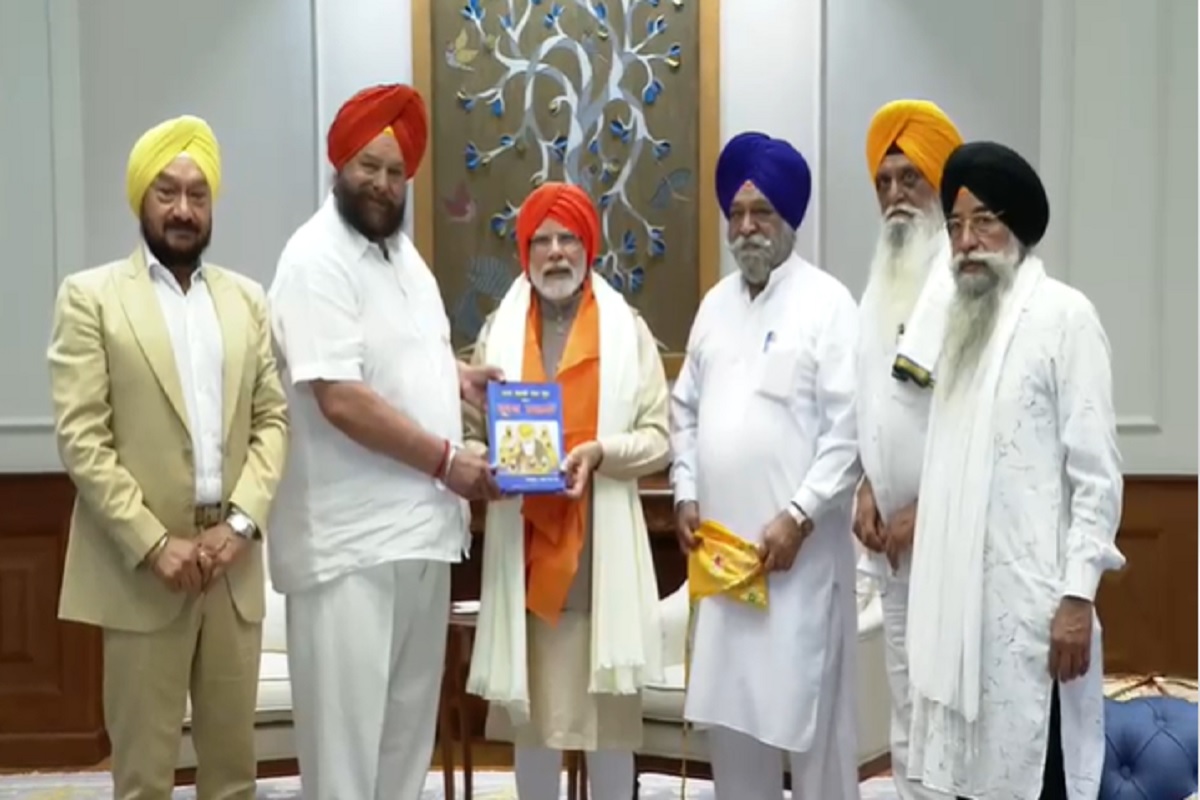 प्रधानमंत्री नरेंद्र मोदी ने अपने आवास पर सिख समुदाय के प्रतिनिधियों से की मुलाकात