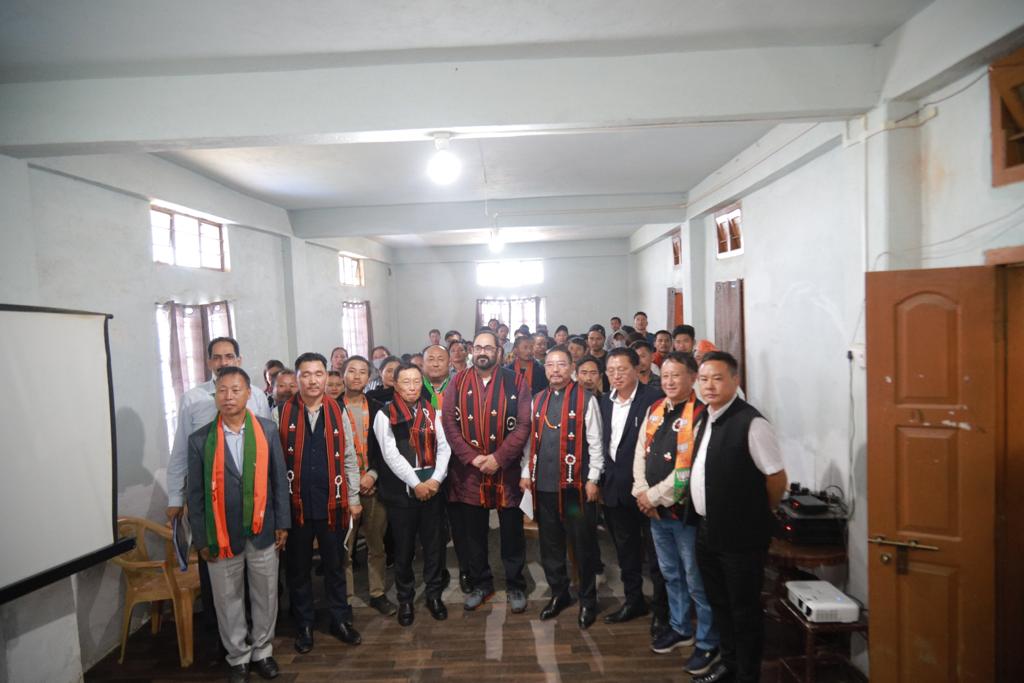 श्री राजीव चंद्रशेखर ने नगालैंड जिले के जुन्हेबोटो का दौरा किया- चार दशक में पहली बार किसी केंद्रीय मंत्री का इलाके का दौरा