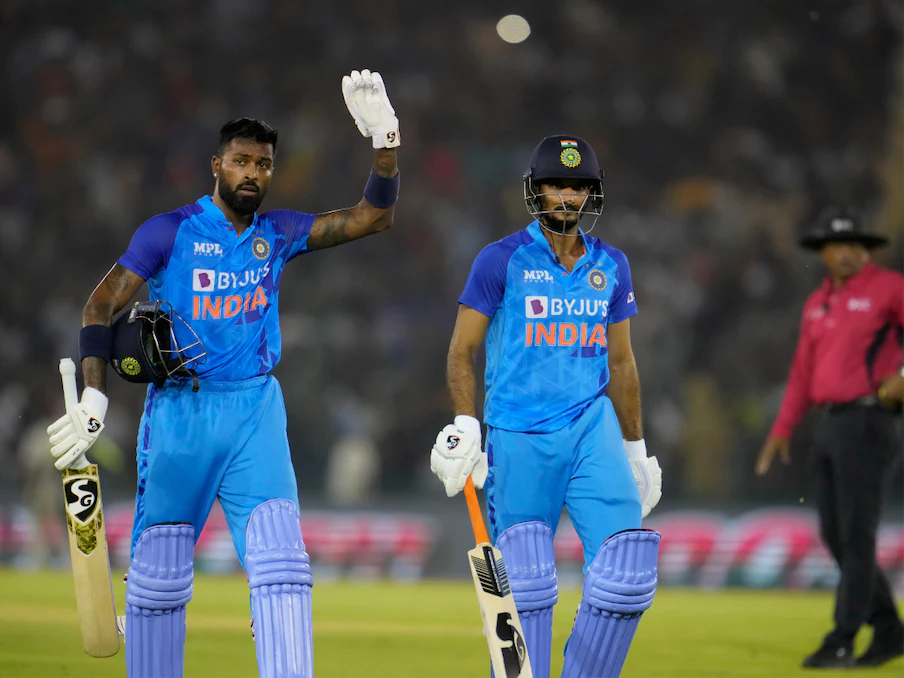 पंड्या की एक पारी और धोनी से लेकर युवराज तक के रिकॉर्ड धराशायी, करियर का बेस्ट भी दिया