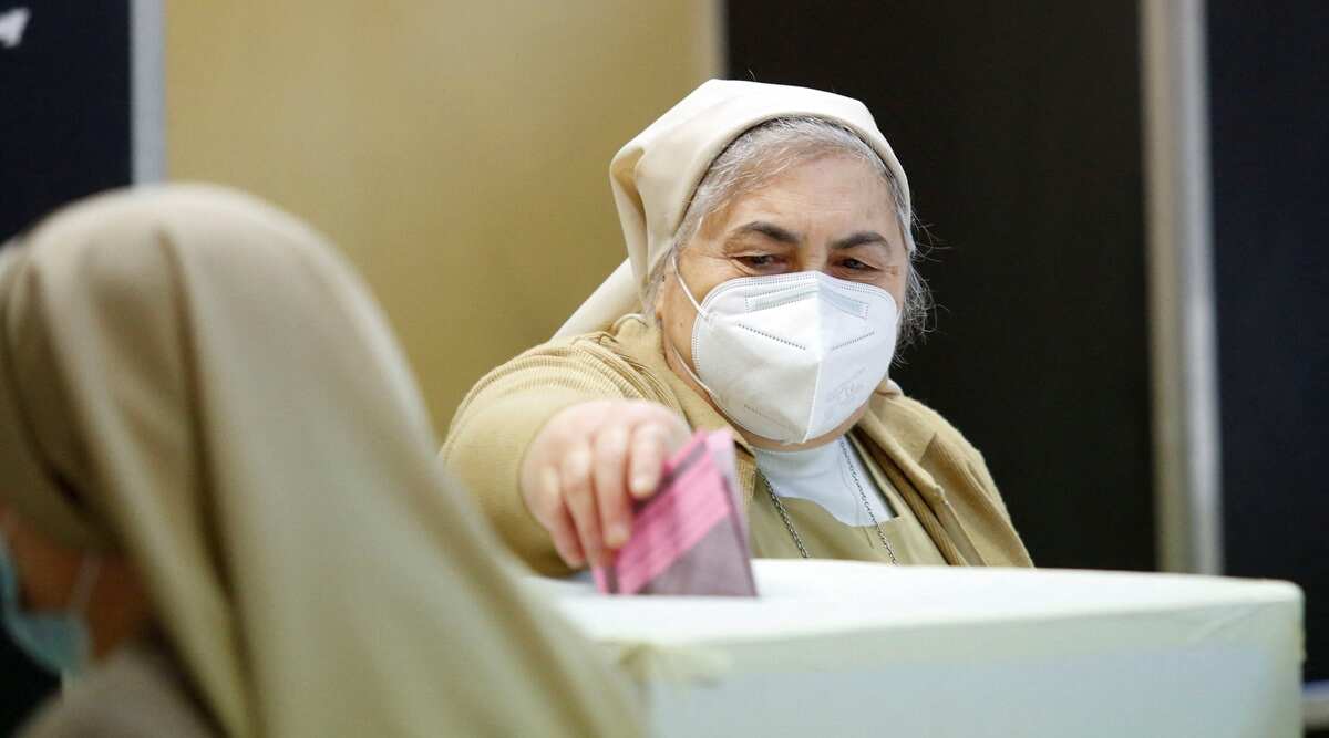 इटली में नई संसद चुनने के लिए मतदान जारी