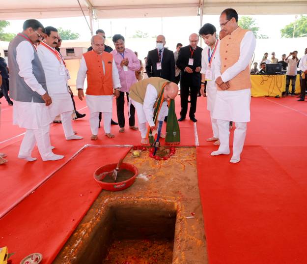 केन्द्रीय गृह एवं सहकारिता मंत्री श्री अमित शाह ने आज मध्य प्रदेश में ग्वालियर हवाई अड्डे के राजमाता विजयाराजे सिंधिया टर्मिनल का शिलान्यास किया