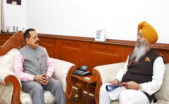राष्ट्रीय अल्पसंख्यक आयोग के अध्यक्ष इकबाल सिंह लालपुरा ने केंद्रीय मंत्री डॉ. जितेंद्र सिंह से मुलाकात की; जम्मू-कश्मीर में रहने वाले कश्मीरी पंडितों सहित सभी हिंदुओं और सिखों के लिए सुरक्षा की स्थिति के साथ-साथ शिक्षा और रोजगार के अवसरों पर चर्चा की