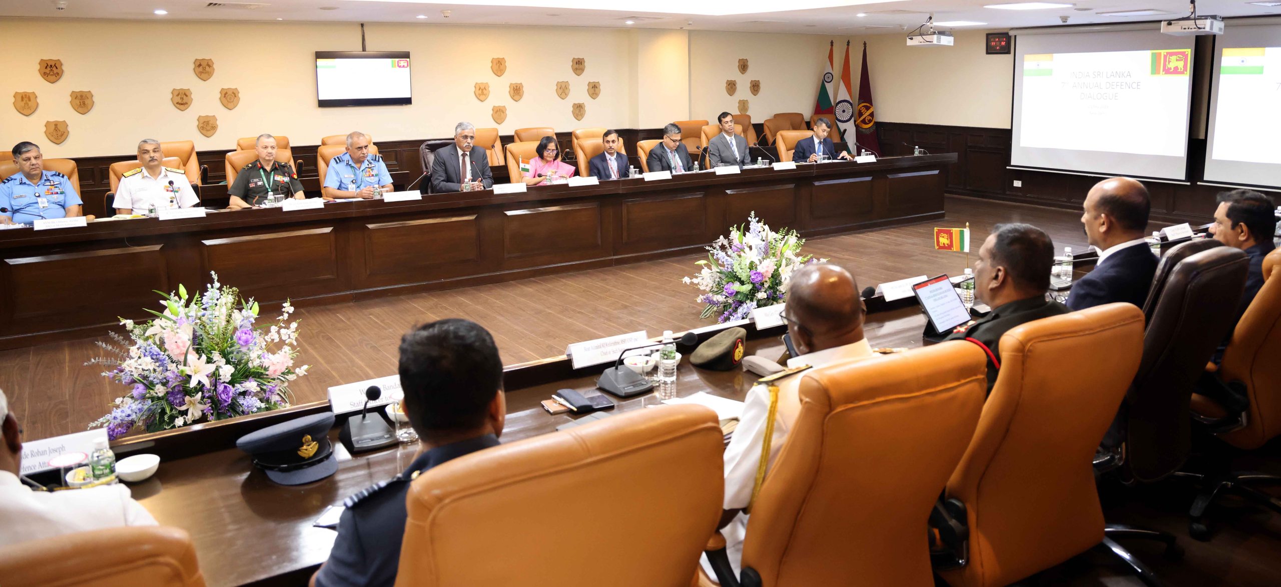 भारत और श्रीलंका के रक्षा सचिवों ने नई दिल्ली में आयोजित सातवीं वार्षिक रक्षा वार्ता के दौरान द्विपक्षीय संबंधों की समीक्षा की, अधिक जटिल द्विपक्षीय सैन्य अभ्यास पर समझौता