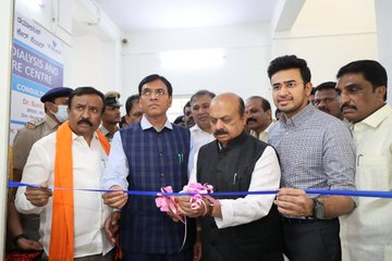 प्रधानमंत्री ने बेंगलुरु साउथ में 100वें जन औषधि केंद्र, नमो निशुल्क डायलेसिस केंद्र और चार मोबाइल स्वास्थ्य क्लीनिकों के शुभारंभ की सराहना की