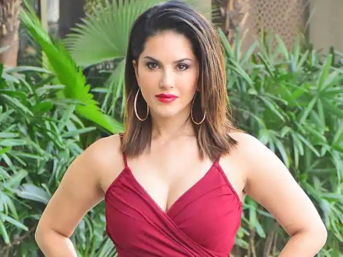 11 साल पहले सनी लियोनी ने रखा बॉलीवुड में कदम, अब कांस में बिखेर रहीं जलवे, 7 फोटोज जो चुरा रहे फैंस का दिल