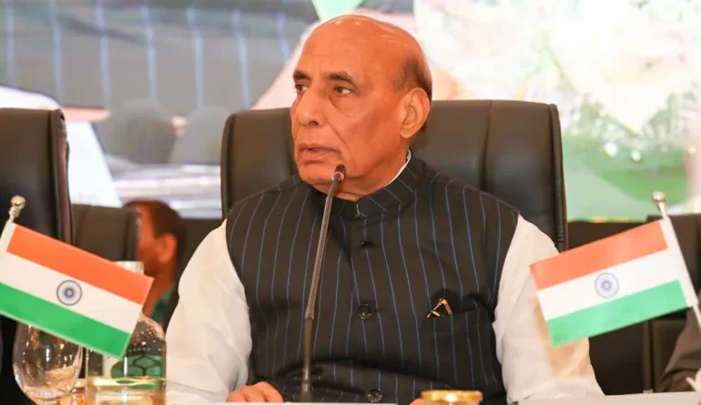 रक्षा मंत्री ने बेंगलुरु में आत्मनिर्भरता पर रक्षा मंत्रालय के लिए सलाहकार समिति की बैठक की अध्यक्षता की