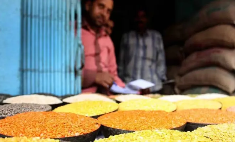 भारतीय बाजार में आयातित स्टॉक आने तक सरकार राष्ट्रीय सुरक्षित भंडार से अरहर (तुअर) जारी करेगी, अरहर दाल का वितरण पात्र मिल मालिकों के बीच ऑनलाइन नीलामी के माध्यम से किया जाएगा