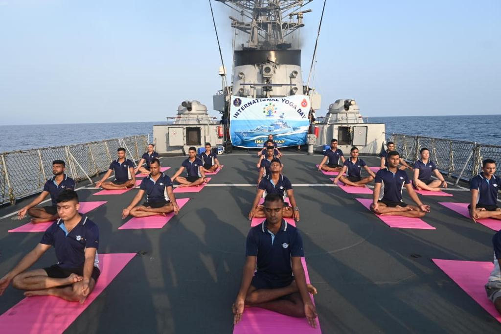 पूर्वी नौसेना कमान ने अंतर्राष्ट्रीय योग दिवस मनाया
