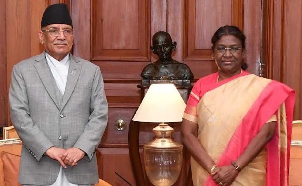 नेपाल के प्रधानमंत्री ने राष्ट्रपति से मुलाकात की