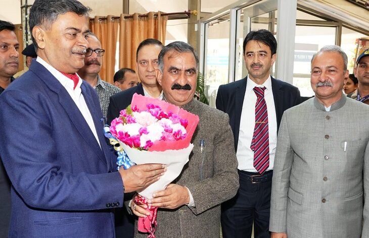 केंद्रीय मंत्री श्री आर के सिंह ने वायब्रैंट विलेज प्रोग्राम के तहत हिमाचल प्रदेश के किन्नौर जिले के छितकुल गांव का दौरा किया