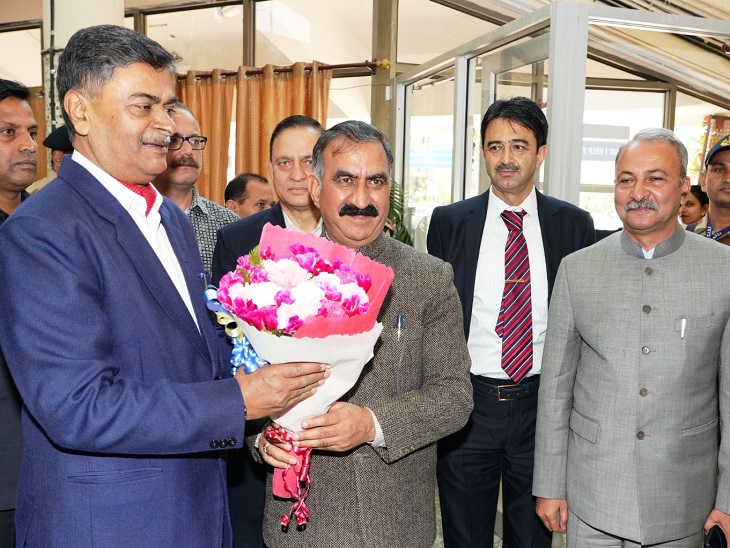 केंद्रीय मंत्री श्री आर के सिंह ने वायब्रैंट विलेज प्रोग्राम के तहत हिमाचल प्रदेश के किन्नौर जिले के छितकुल गांव का दौरा किया