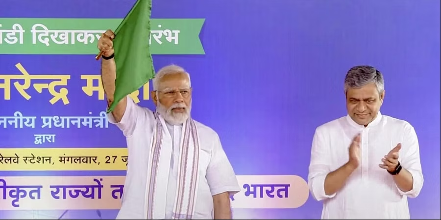 PM मोदी ने देश की पांच नई वंदे भारत ट्रेनों को दिखाई हरी झंडी