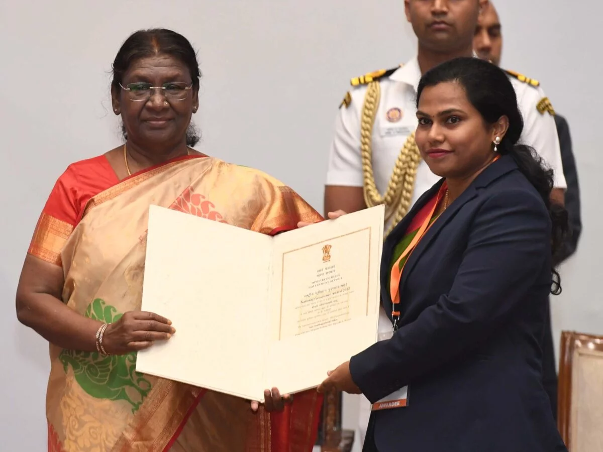 राष्ट्रपति द्रौपदी मुर्मु ने राष्ट्रीय भूविज्ञान पुरस्कार प्रदान किए