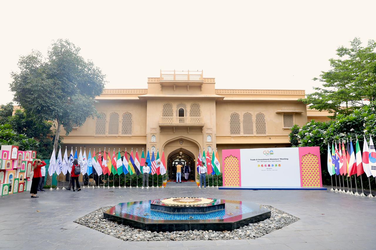 व्यापार और वैश्वीकरण ने करोड़ों लोगों को अत्यधिक गरीबी से बाहर निकाला है: पीएम मोदी