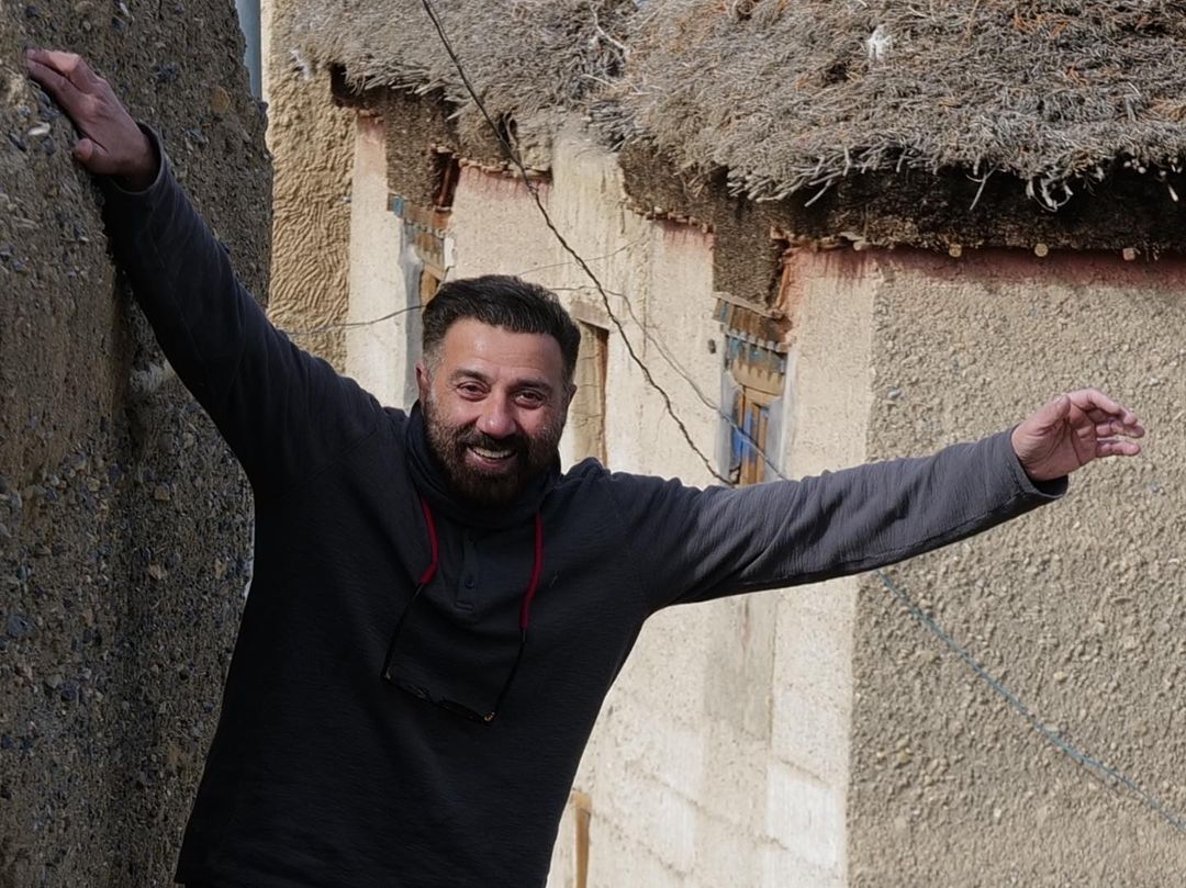 जब सनी देओल ने पेट्रोल पंप पर मचा दिया था गदर, अकेले ही कर दी 4 लड़कों की धुनाई, इम्प्रेस हो गए थे भाई बॉबी