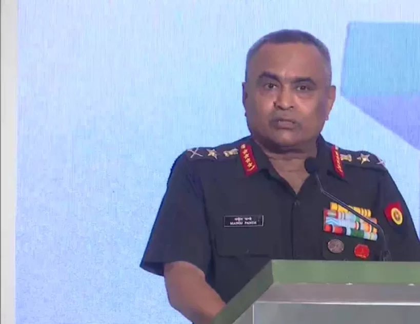 सेना प्रमुख जनरल मनोज पांडे सैंडहर्स्ट अकादमी में 201वीं सॉवरेन परेड का निरीक्षण करने के लिए ब्रिटेन रवाना हुए