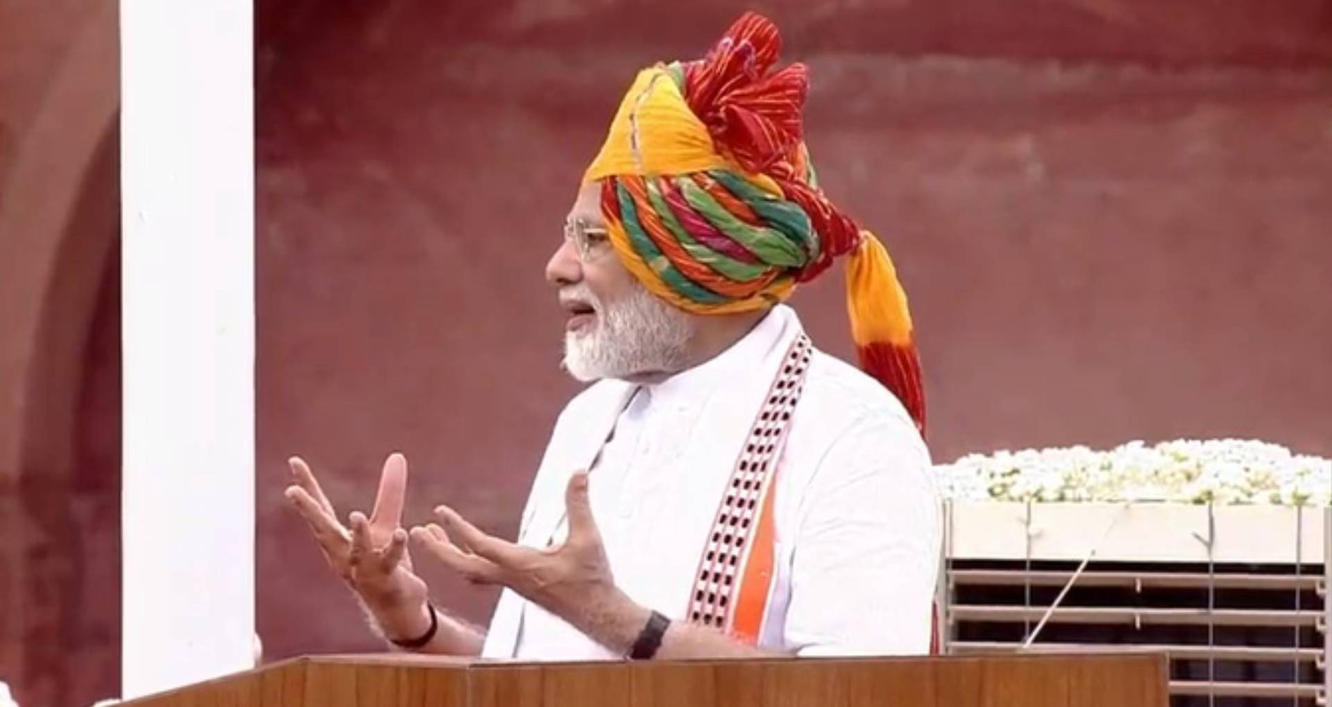 प्रधानमंत्री श्री नरेन्द्र मोदी ने 77 वें स्वतंत्रता दिवस पर नई दिल्ली में लाल क़िले की प्राचीर से अपने संबोधन में कहा कि देश की सामाजिक अर्थव्यवस्था का एक बड़ा हिस्सा कोऑपरेटिव्स हैं