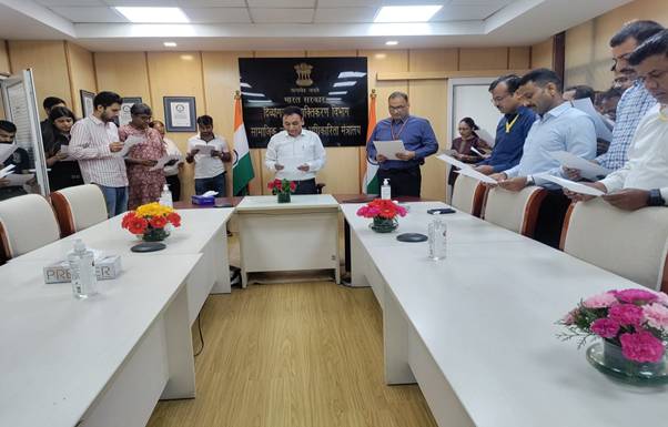 डीईपीडब्ल्यूडी में शपथ के साथ सद्भावना दिवस मनाया गया