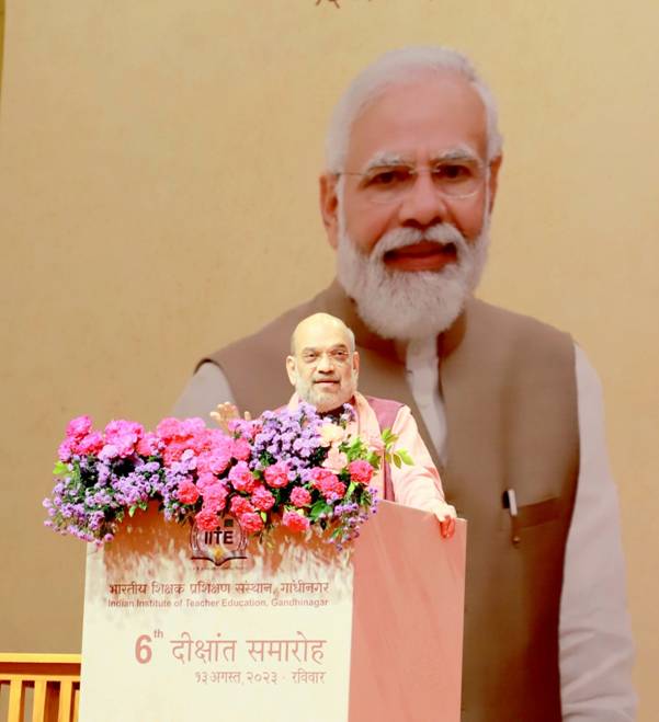 केन्द्रीय गृह एवं सहकारिता मंत्री श्री अमित शाह ने आज गांधीनगर, गुजरात में भारतीय शिक्षक प्रशिक्षण संस्थान के छठे दीक्षांत समारोह में मुख्य अतिथि के रुप में शामिल हुए