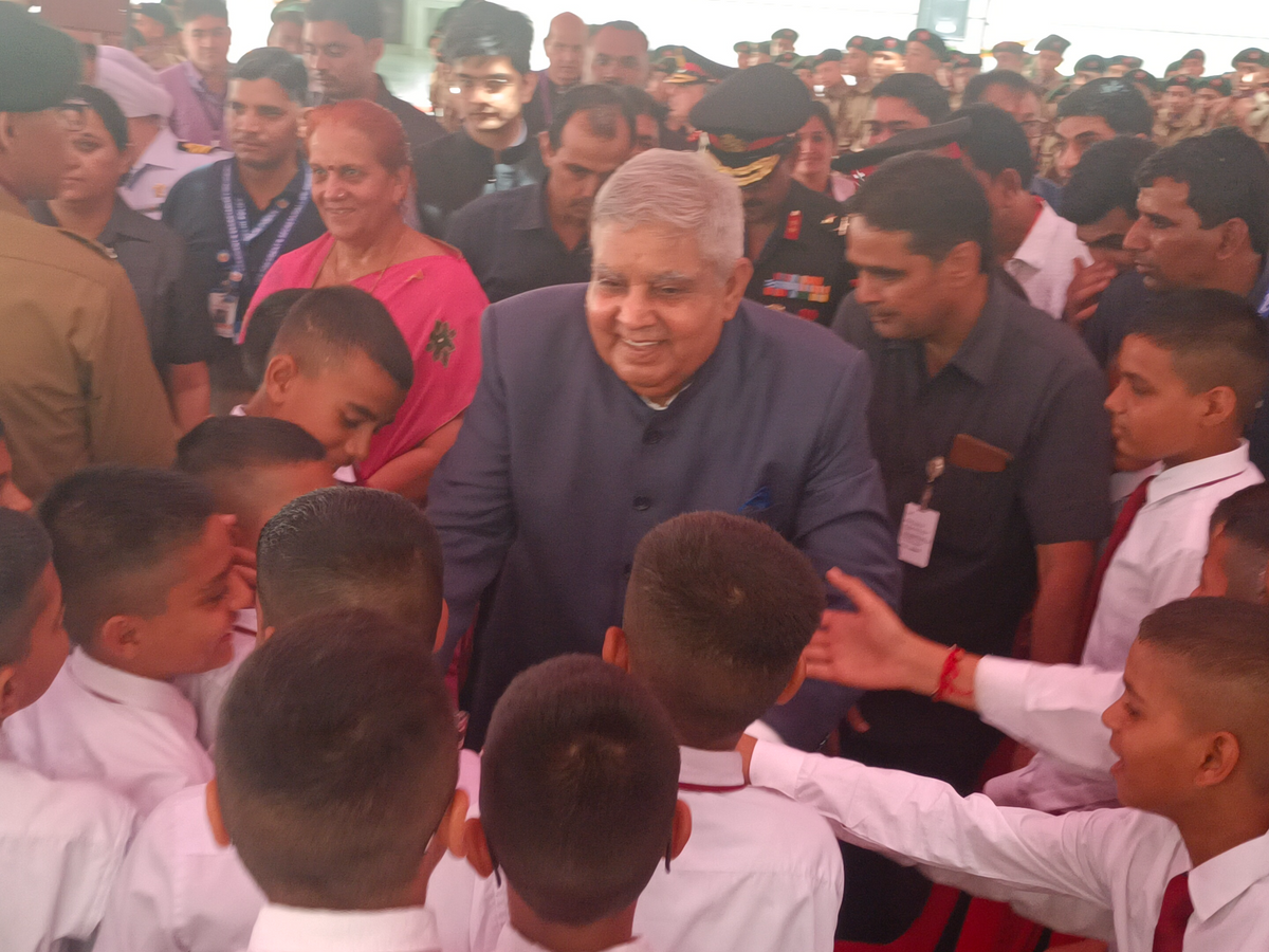 उपराष्ट्रपति ने सैनिक स्कूल झुंझुनूं में विद्यार्थियों से संवाद कर प्रेरित किया