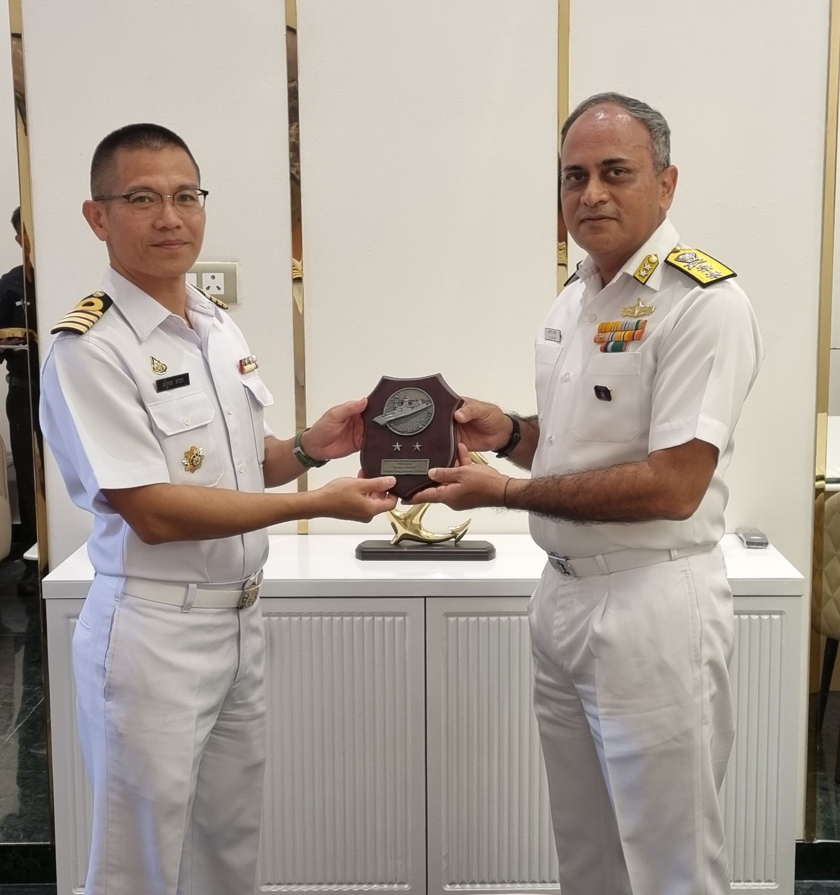 रॉयल थाइलैंड नेवी प्रतिनिधिमंडल ने युद्धपोत डिजाइन ब्यूरो (डब्ल्यूडीबी) का दौरा किया