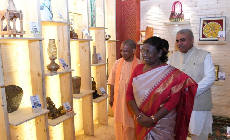 भारत के दुनिया के तीसरी सबसे बड़ी अर्थव्यवस्था बनने में यूपी को अहम भूमिका निभानी है: राष्‍ट्रपति मुर्मु
