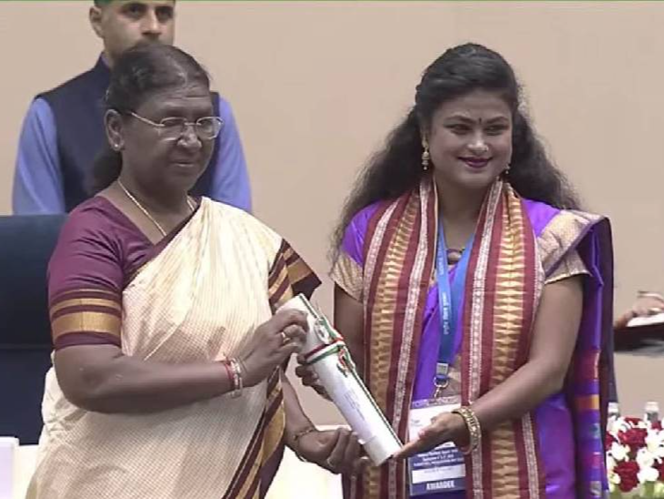 राष्ट्रपति ने शिक्षकों को राष्ट्रीय पुरस्कार प्रदान किए