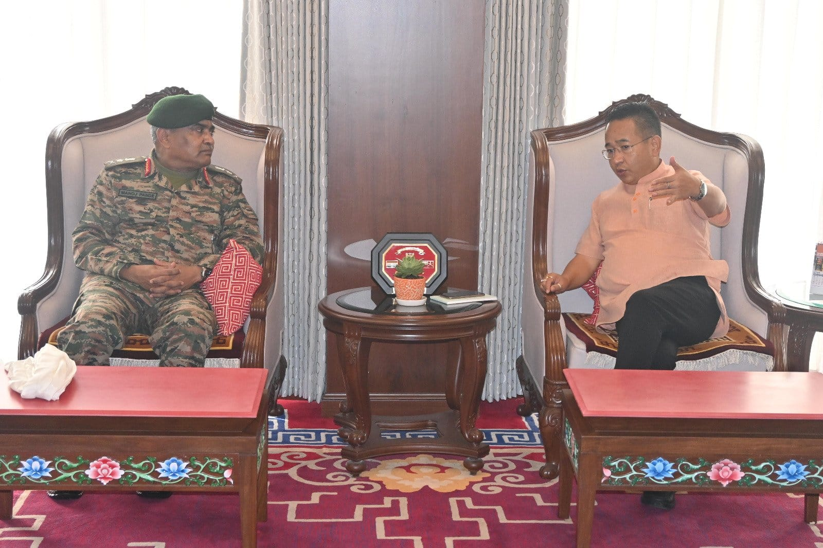 सेना प्रमुख का सिक्किम में आपदा प्रभावित क्षेत्रों का दौरा, तैनात सैनिकों के प्रयासों को सराहा