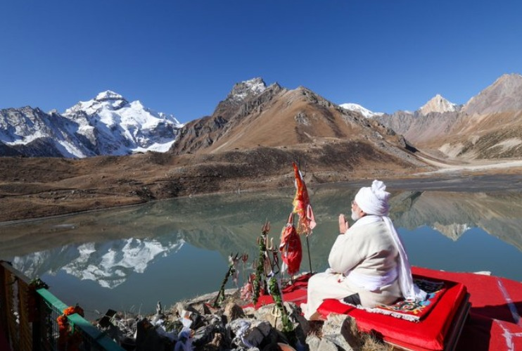 पीएम मोदी ने अमिताभ बच्चन से रण उत्सव में आने का आग्रह किया