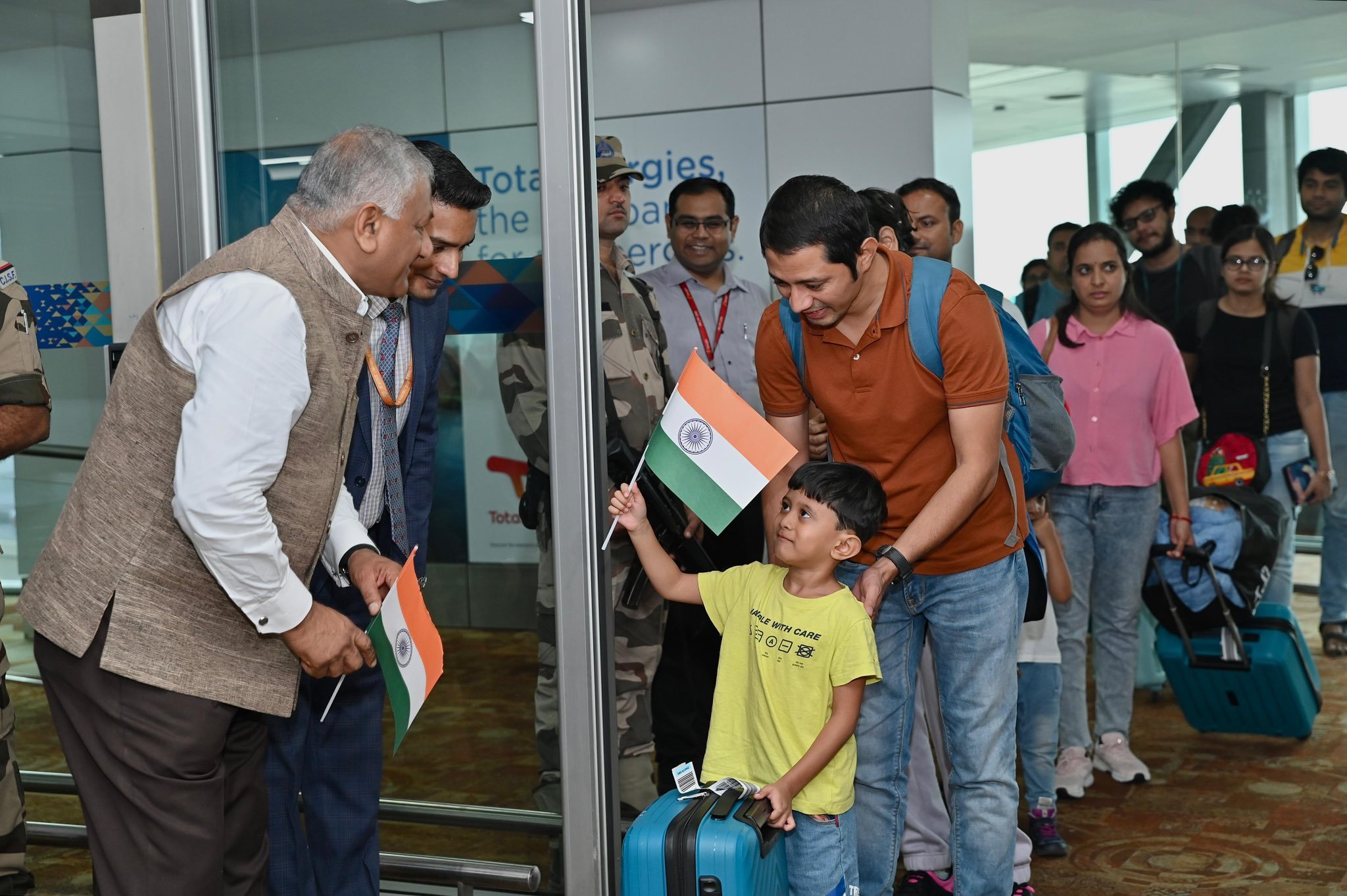 जारी है ऑपरेशन Operation Ajay, 900 से अधिक भारतीय नागरिकों को लाया गया स्‍वदेश