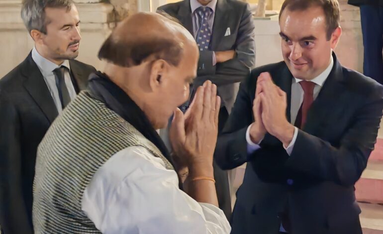 रक्षा मंत्री ने फ्रांस से अंतरिक्ष, साइबर और आर्टिफिशियल इंटेलिजेंस के सहयोग पर की चर्चा