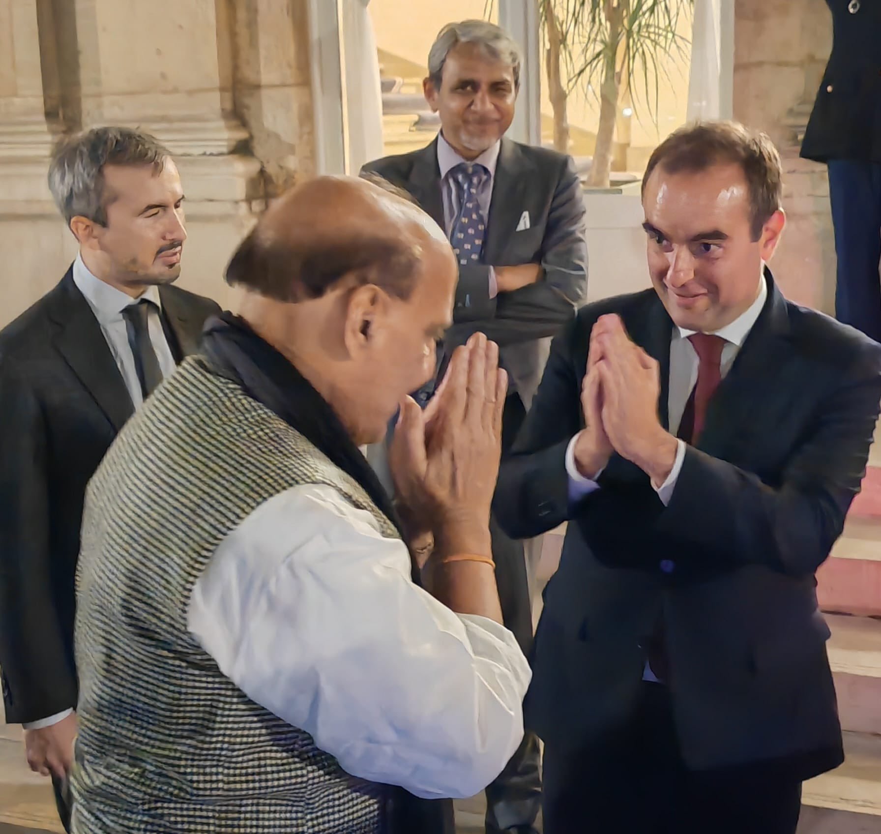 रक्षा मंत्री ने फ्रांस से अंतरिक्ष, साइबर और आर्टिफिशियल इंटेलिजेंस के सहयोग पर की चर्चा