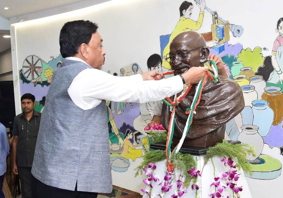 खादी कारीगरों का सशक्तिकरण: खादी क्षेत्र में उल्लेखनीय वृद्धि के बीच श्री नारायण राणे ने खादी महोत्सव 2023 की घोषणा की