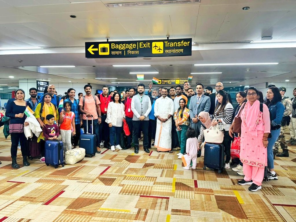 Operation Ajay: भारतीय व नेपाली नागरिकों को लेकर पांचवीं फ्लाइट इजरायल से पहुंची नई दिल्ली, लगे भारत माता की जय के नारे