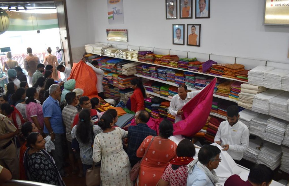 पीएम मोदी के नेतृत्व में ‘भारत की खादी’ देश में ‘आत्मनिर्भर भारत अभियान’ की अग्रदूत बनी