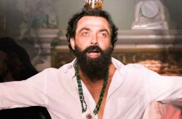 पिता धर्मेंद्र की दूसरी फैमिली से सुधरे रिश्ते, अब फूली नहीं समा रहीं ईशा, Jamal Kudu पर सौतेले भाई बॉबी से ज्यादा थिरकीं एक्ट्रेस