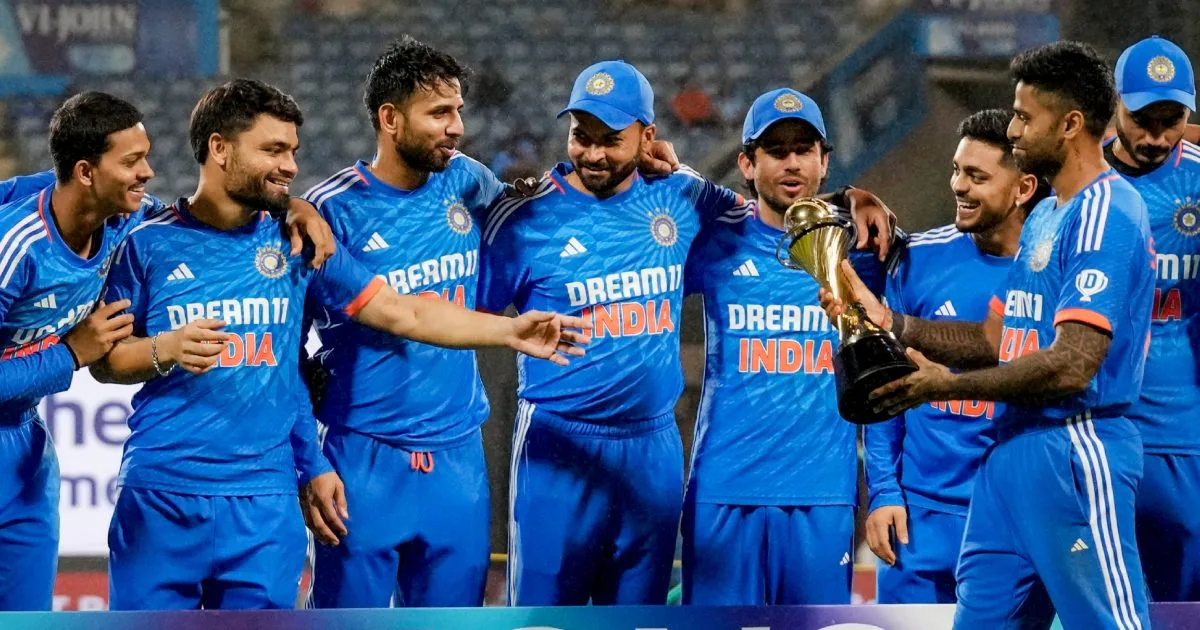 सूर्यकुमार यादव ने रिंकू सिंह को थमाई ट्रॉफी… एमएस धोनी का वर्षों पुराना ट्रेंड बरकरार, जितेश भी हुए शामिल