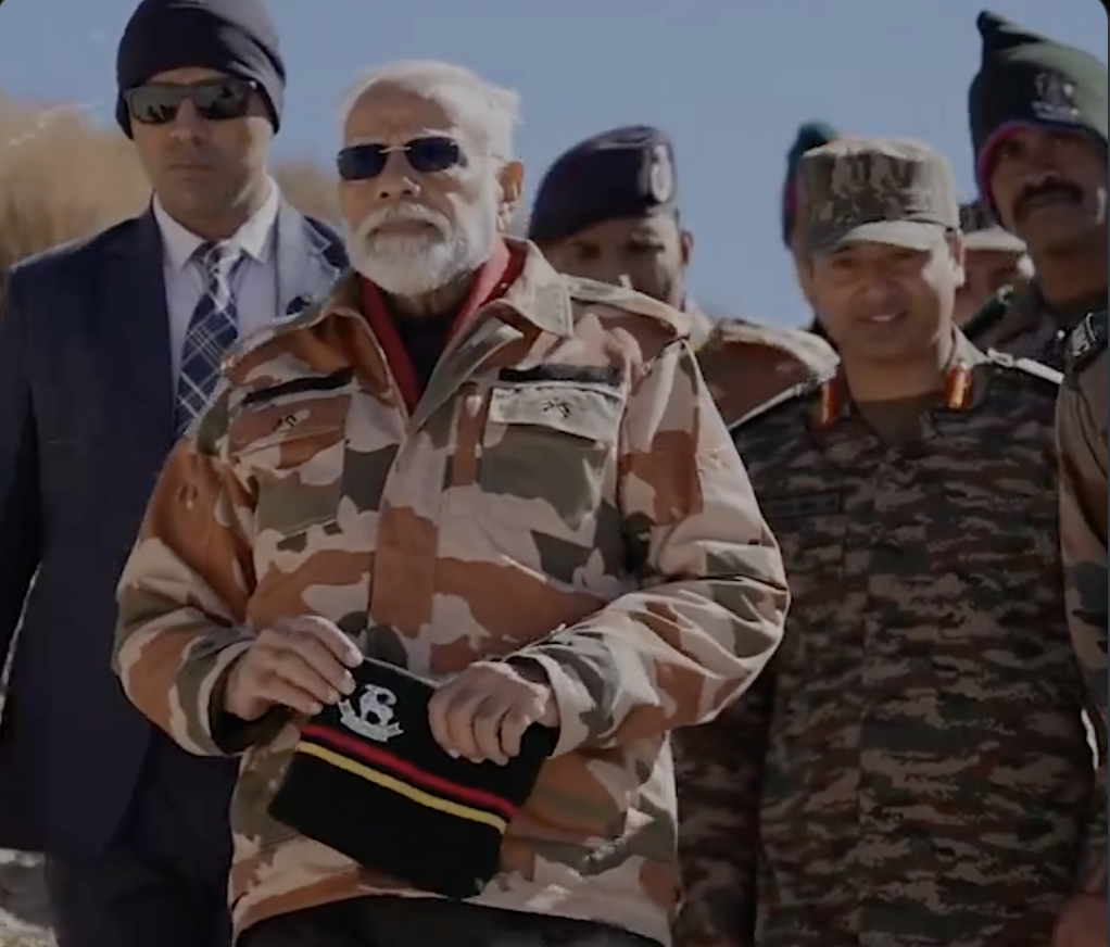 प्रधानमंत्री ने सेना दिवस के अवसर पर सेना के जवानों के अदम्य साहस, अटूट प्रतिबद्धता और बलिदान को नमन किया