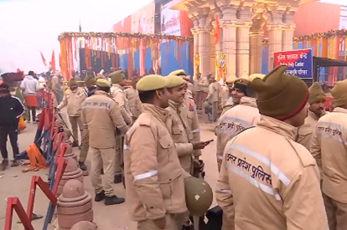 अयोध्याधाम में रामलला के दर्शन शुरू, पांव रखने को जगह नहीं, जान लें दर्शन का समय