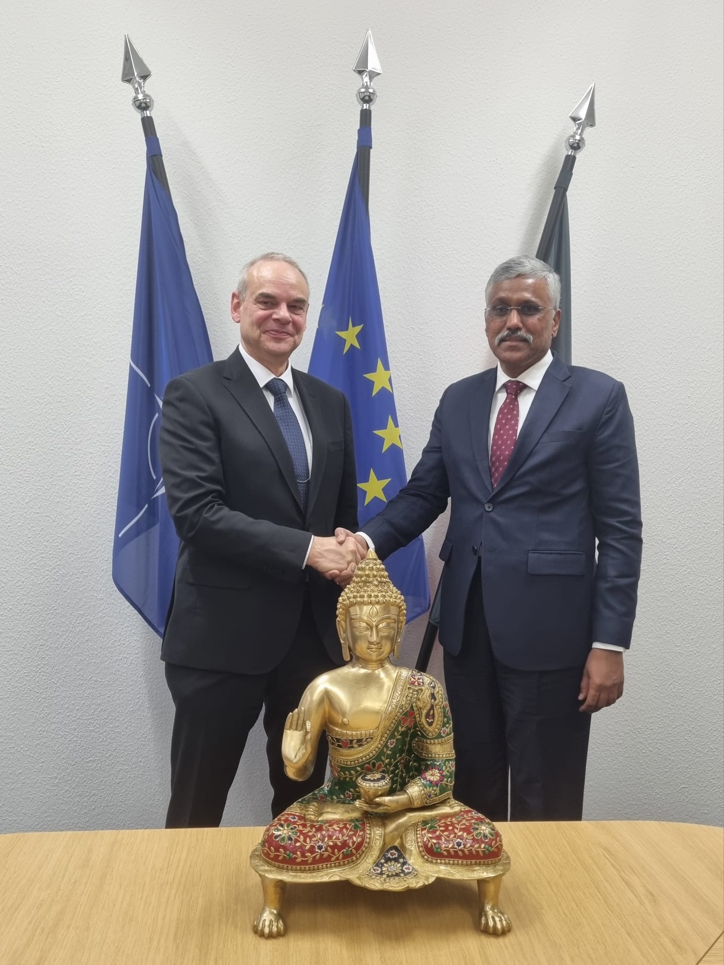 रक्षा सचिव ने बर्लिन में भारत-जर्मनी उच्च रक्षा समिति की बैठक की सह-अध्यक्षता की