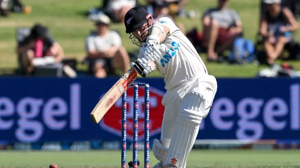 7 बैटर दहाई अंक तक नहीं पहुंचे, सचिन और ब्रैडमैन का रिकॉर्ड तोड़ने वाले दिग्गज शून्य पर आउट, कीवी टीम पहली पारी में फुस्स