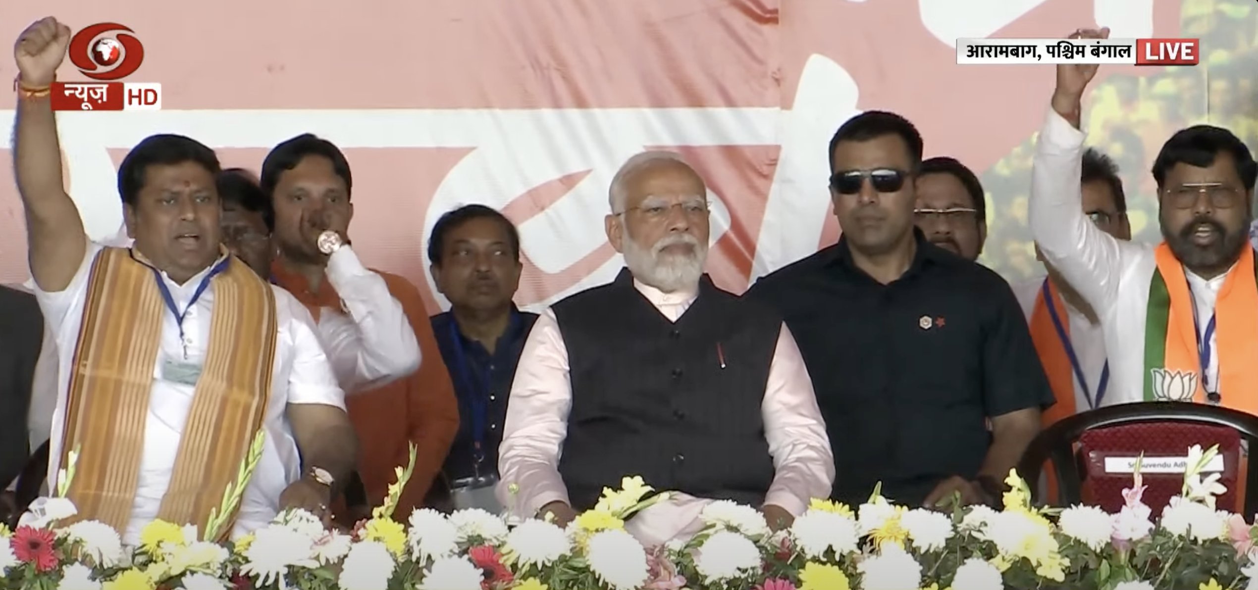 कोलकाता को मिली अंडरवॉटर-मेट्रो, पीएम मोदी ने छात्रों के साथ की मेट्रो यात्रा