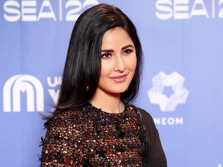 174 सेमी हाइट वाली एक्ट्रेस के सामने, 5 फुट 7 इंच का हट्टा-कट्टा एक्टर लगा ठिगना, रिलीज होते ही फिल्म बनी अभिशाप