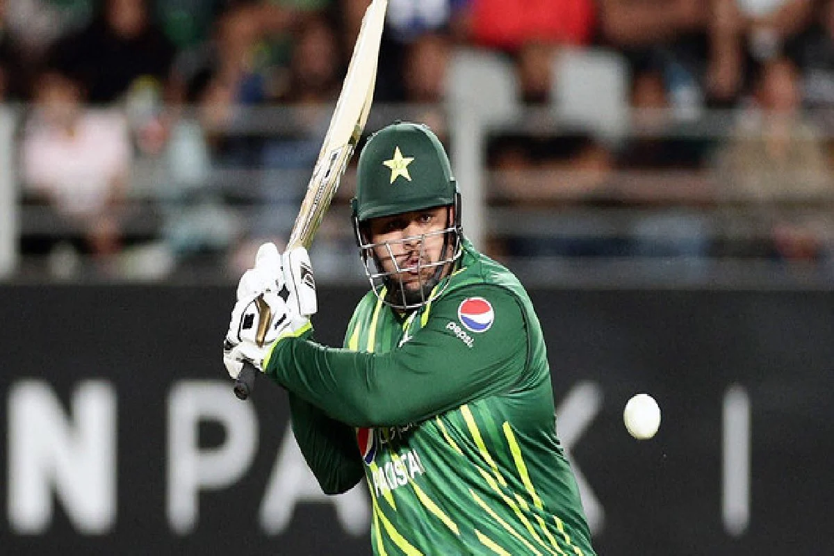 Pak vs Eng: सस्ते में आउट हुआ पाकिस्तानी बैटर तो भड़के फैंस, कहा- नेपोटिज्म का उदाहरण है…