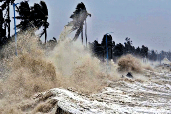 Weather Alert: कहीं चक्रवात और बारिश तो कहीं भीषण गर्मी का अलर्ट, जानें देश में मौसम का हाल