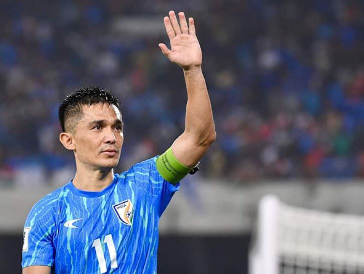 भारतीय कप्तान सुनील छेत्री ने आखिरी मैच के बाद नम आंखों के साथ लिया संन्यास, 19 साल, 94 गोल, और 151 मैच का शानदार करियर