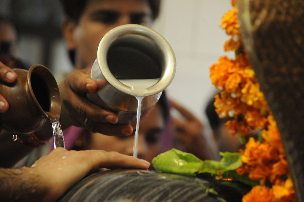 देशभर के शिवालयों में सावन की शिवरात्रि पर बम-बम भोले की गूंज, सीएम योगी करेंगे हैलीकॉप्टर से शिव भक्तों पर पुष्प वर्षा