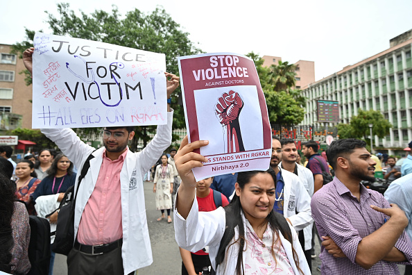 डॉक्टर्स की देशव्यापी हड़ताल का आज 8वां दिन, एम्स और दूसरे अस्पताल के डॉक्टर्स स्वास्थ्य मंत्रालय के बाहर देंगे सेवाएं