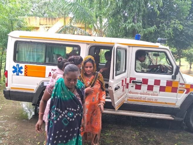 गुजरात में चक्रवात ‘असना’ का मंडरा रहा खतरा, सुबह से ही तटीय इलाके में तेज हवाएं और ऊंची लहरें