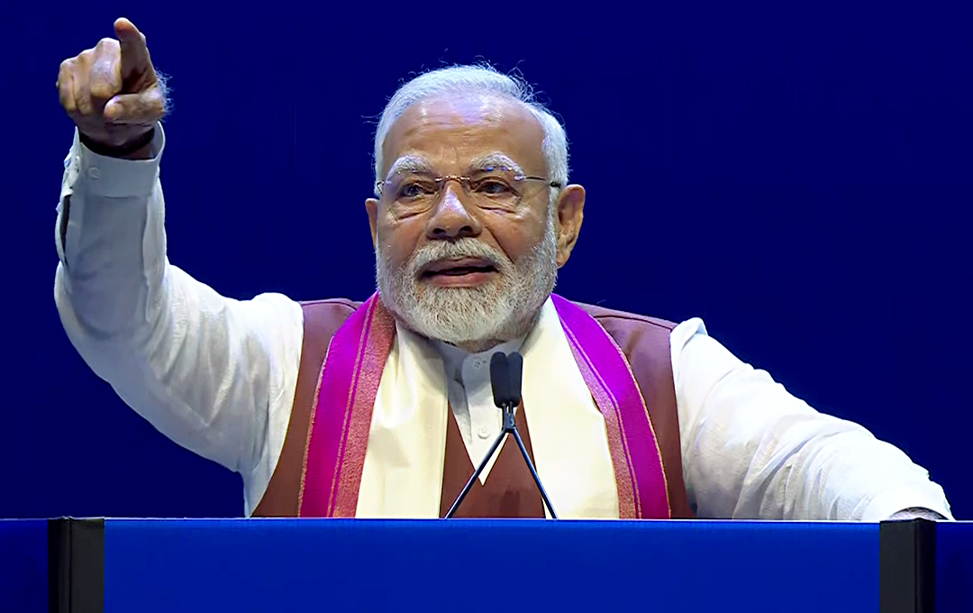 लाओस पहुंचे प्रधानमंत्री मोदी का गार्ड ऑफ ऑनर से किया गया सम्‍मानित